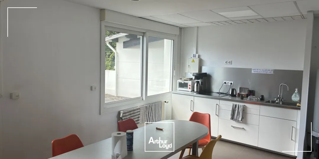 BUREAUX - A VENDRE - RENOVE - VERTOU - PARKING - BORNE IRVE