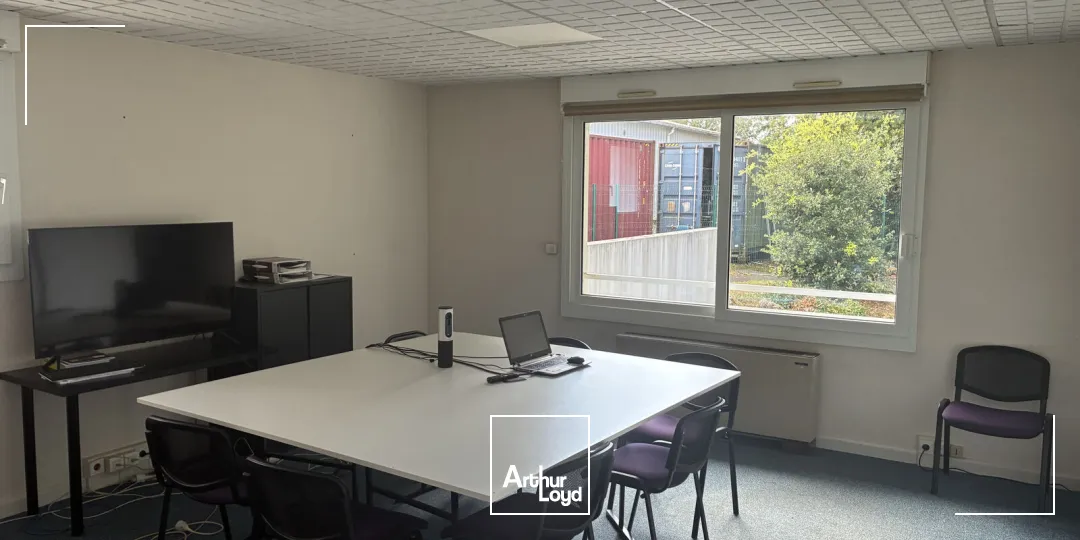 BUREAUX - A VENDRE - RENOVE - VERTOU - PARKING - BORNE IRVE