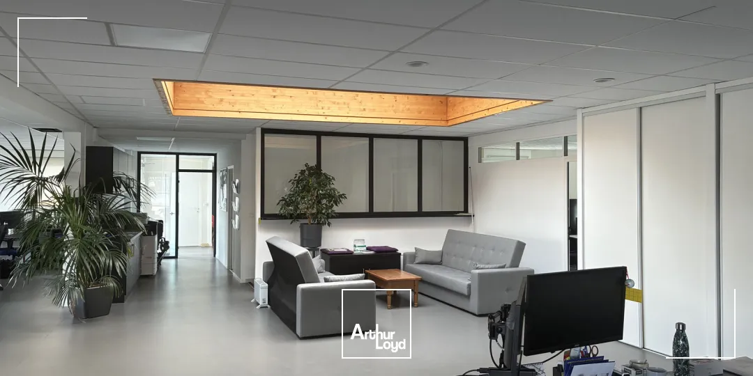 BUREAUX - A VENDRE - RENOVE - VERTOU - PARKING - BORNE IRVE