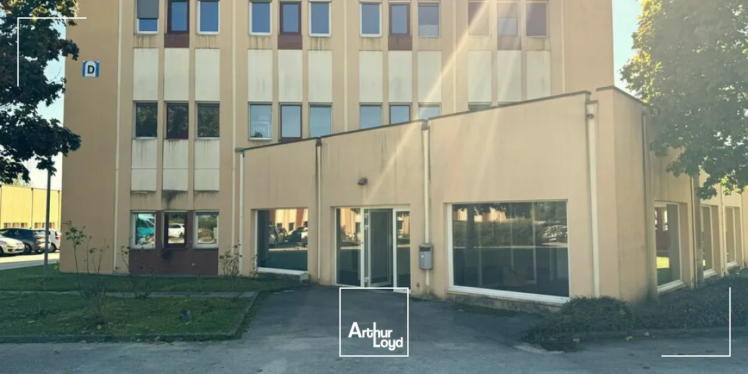 A LOUER- BUREAUX RENOVE  PARC MIRANDE 