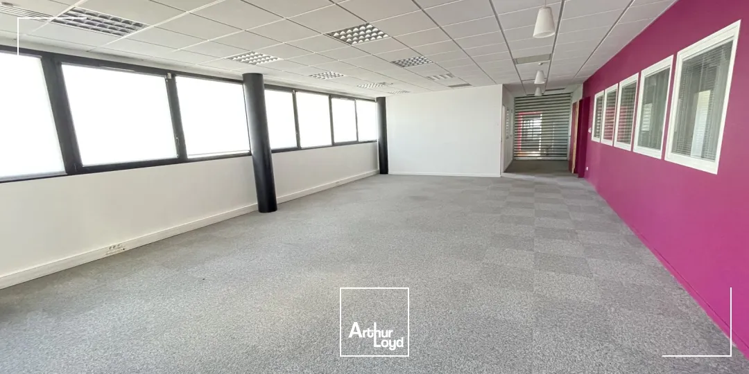 BUREAUX DIVISIBLES À LOUER-728 M²-PARC DES MOULINETS