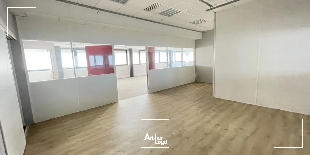 BUREAUX DIVISIBLES À LOUER-728 M²-PARC DES MOULINETS