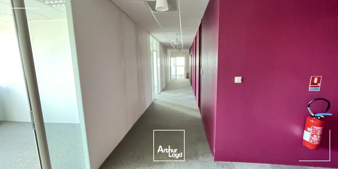 BUREAUX DIVISIBLES À LOUER-728 M²-PARC DES MOULINETS