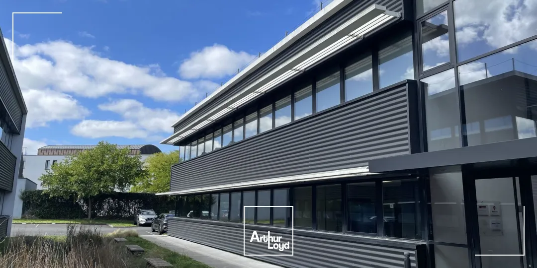 BUREAUX DIVISIBLES À LOUER-728 M²-PARC DES MOULINETS