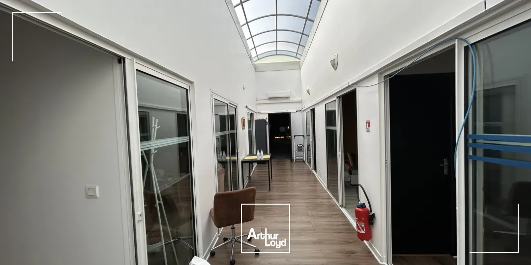 Locaux d'activités avec bureaux à louer 