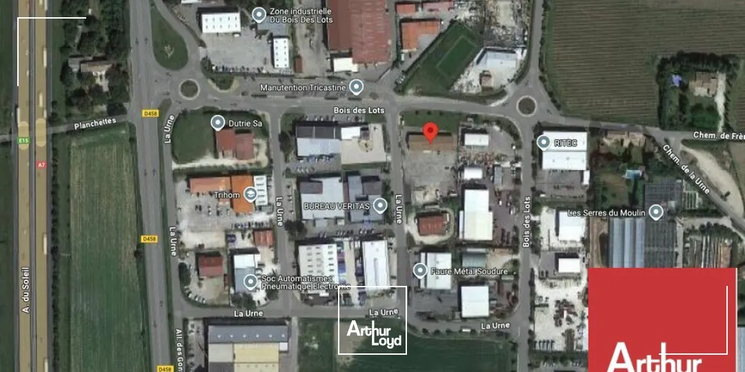 A VENDRE - SAINT PAUL TROIS CHÂTEAUX - LOCAUX D'ACTIVITÉ D'ENVIRON 432 M2 ENTIÈREMENT RÉNOVÉ AVEC PARKING 