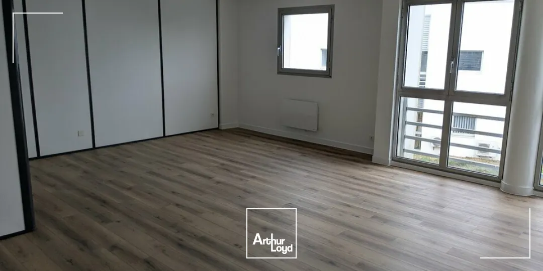 BUREAUX A LOUER - SURFACES DE 18 À 200M2 - TECHNOPOLE DU FUTUROSCOPE - ACCESSIBILITÉ RD910 ET A10 AISÉE