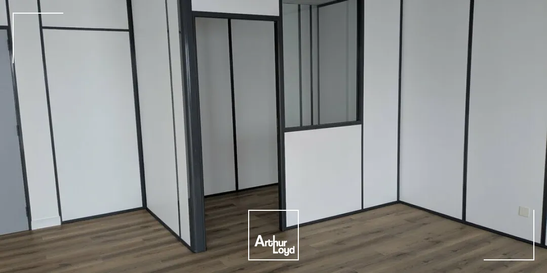 BUREAUX A LOUER - SURFACES DE 18 À 200M2 - TECHNOPOLE DU FUTUROSCOPE - ACCESSIBILITÉ RD910 ET A10 AISÉE