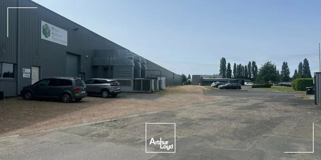 A LOUER - ENTREPÔT DE 2 000m²  CHÂTELLERAULT NORD  EMPLACEMENT STRATÉGIQUE PROCHE A10