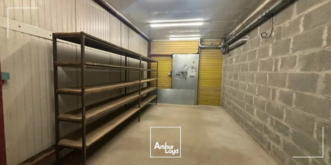 Atelier / stockage 100 m² à louer  Emplacement stratégique La Chaize