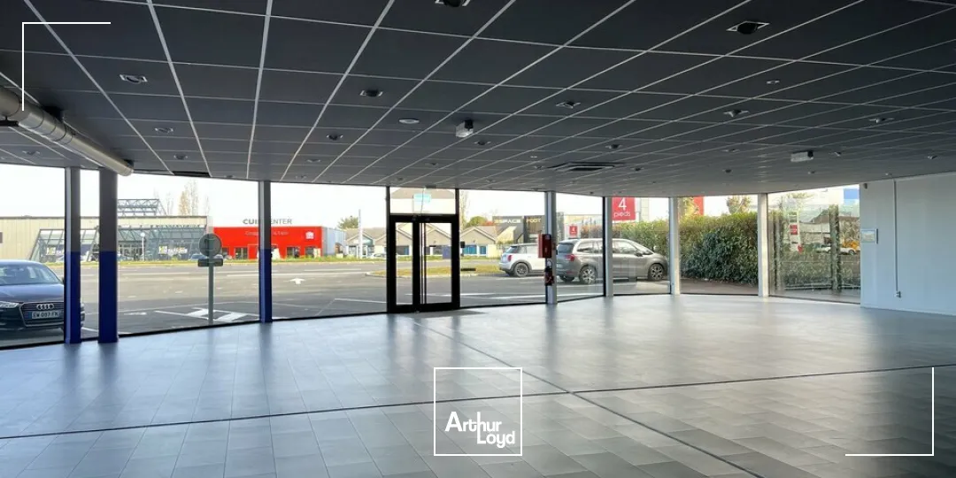 CHAMBRAY-LES-TOURS LA VRILLONNERIE LOCAL COMMERCIAL A LOUER 1000 M² - AV. DU GRAND SUD
