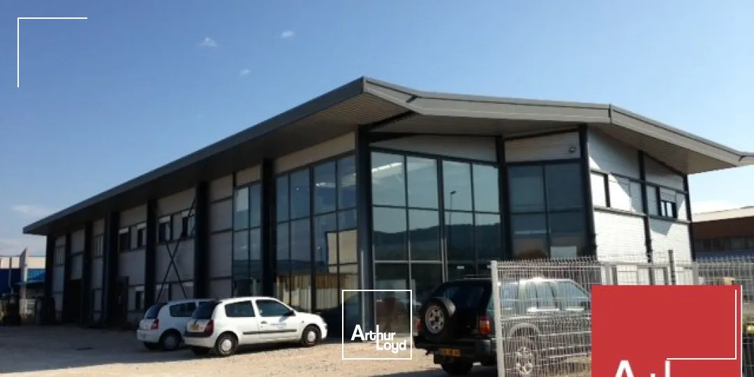 SAINT-PAUL-TROIS-CHÂTEAUX - A VENDRE BÂTIMENT INDÉPENDANT DE BUREAUX SUR DEUX NIVEAUX AVEC ATELIER