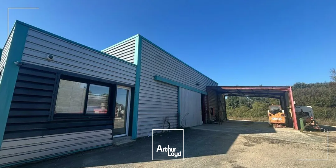 À LOUER  Local d'activité avec grand terrain  Au bord de la 2x2 voies - Axe Nantes / La Roche-sur-Yon