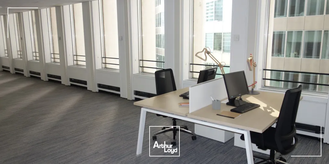 Opportunité d'acquisition de bureaux à la Défense, transports immédiat et localisation Prime.