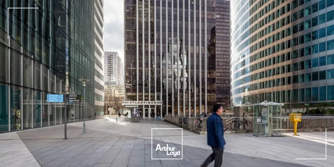 Opportunité d'acquisition de bureaux à la Défense, transports immédiat et localisation Prime.