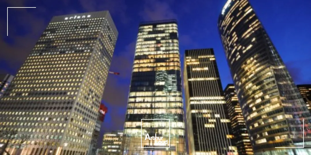 Opportunité d'acquisition de bureaux à la Défense, transports immédiat et localisation Prime.