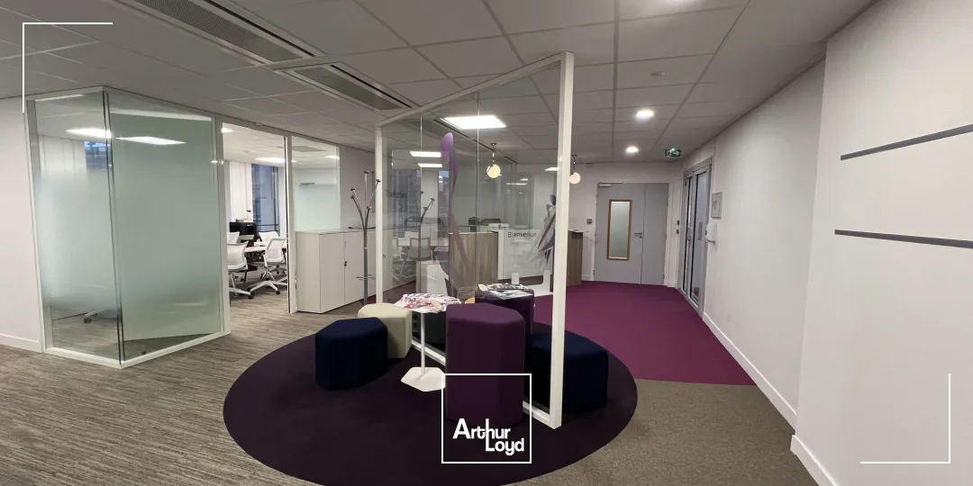 Opportunité d'acquisition de bureaux à la Défense, transports immédiat et localisation Prime.