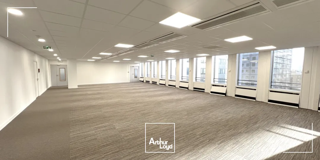 Opportunité d'acquisition de bureaux à la Défense, transports immédiat et localisation Prime.