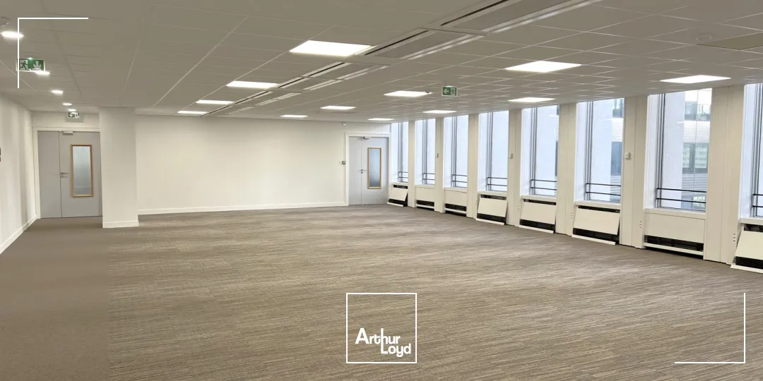 Opportunité d'acquisition de bureaux à la Défense, transports immédiat et localisation Prime.