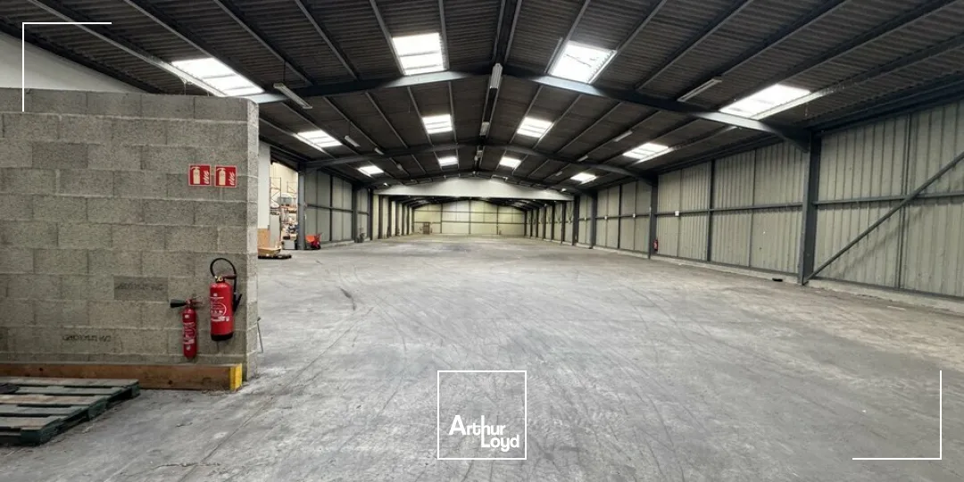 TOURS SUD SAINT-AVERTIN LES AUBUIS JEAN PERRIN - A LOUER ENTREPÔT 1 375 M²
