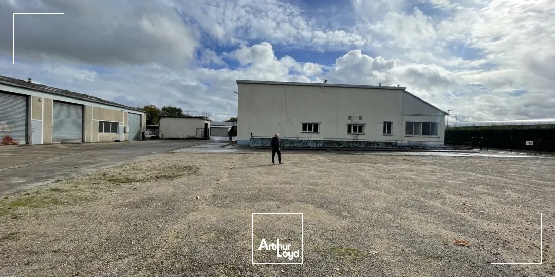 A Vendre - Local d'Activité 