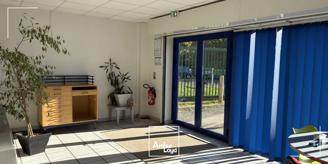 LOCATION / Bâtiment indépendant mixte (bureaux et stockage) - Saint Jean de Braye