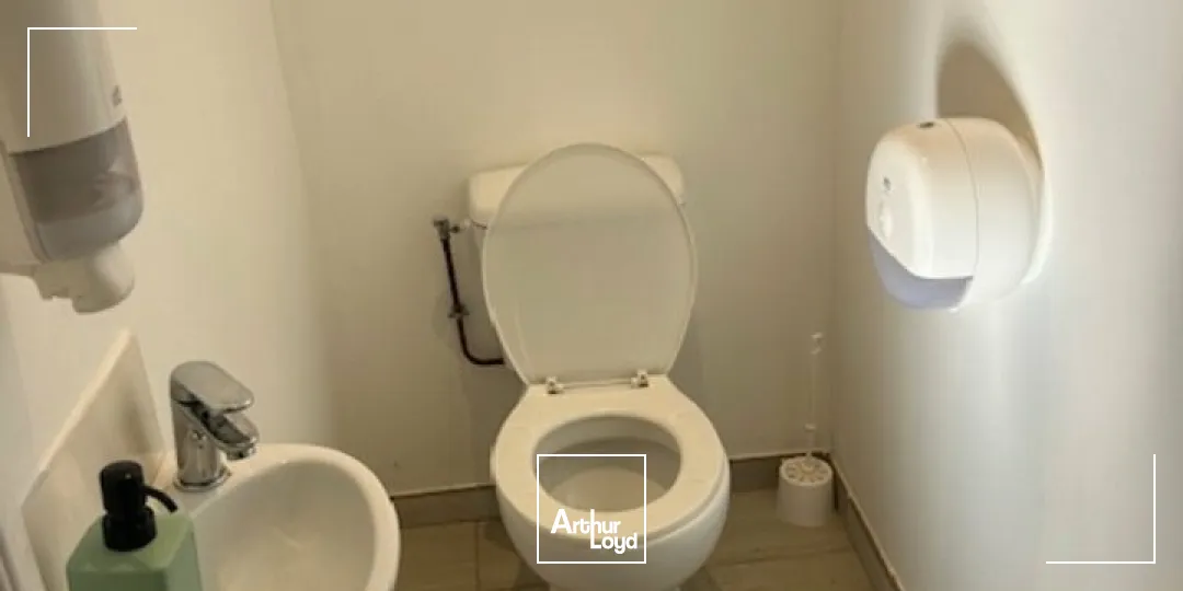 LOCAUX PROFESSIONNELS PROCHE HOPITAL 