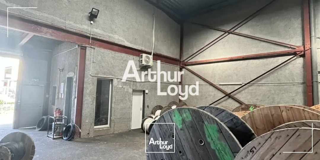 Locaux mixtes 250 m² - Mandelieu