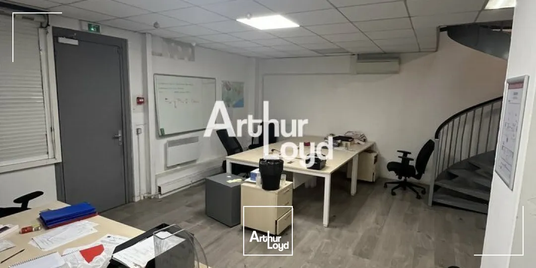 Locaux mixtes 250 m² - Mandelieu