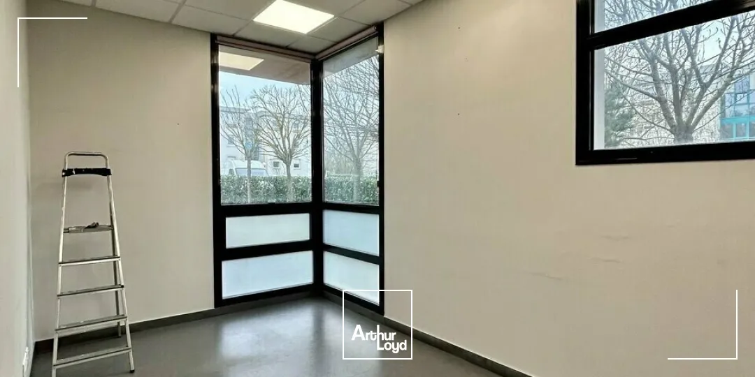 BUREAUX à VENDRE de 65 m²