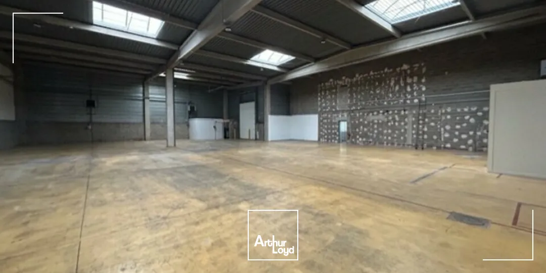 LOCAL D'ACTIVITE - ENTREPOT à LOUER de 816 m²