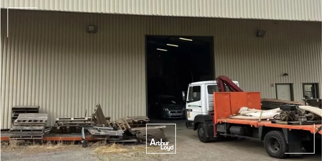 À LOUER : Local d'activité de 620 m² sur son terrain de 1 500 m² à Roche-la-Molière