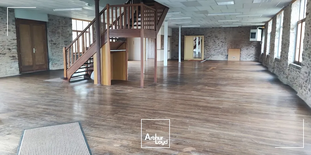 A vendre CHALUS immeuble en parfait état à aménager de 900 m² environ