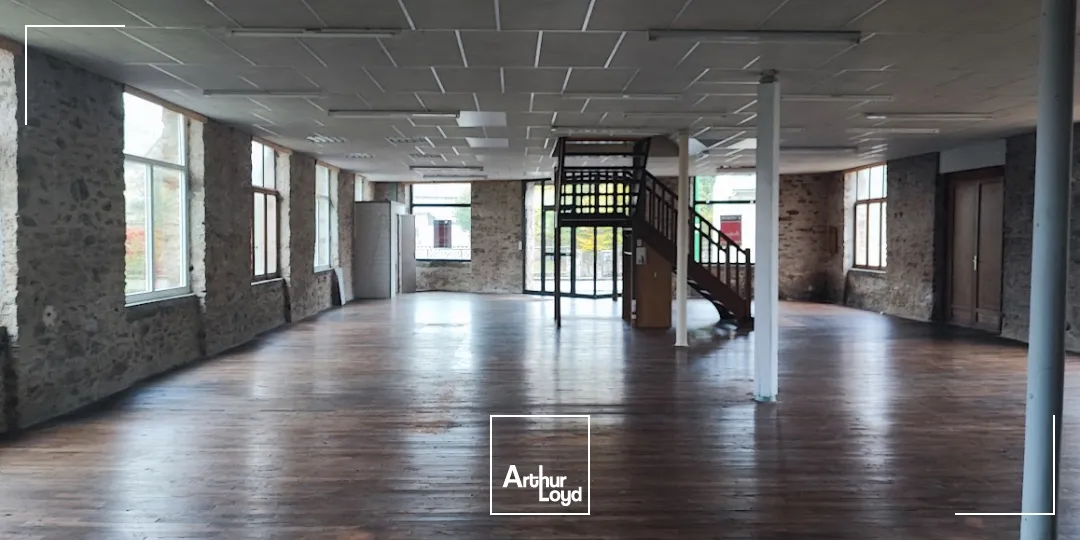 A vendre CHALUS immeuble en parfait état à aménager de 900 m² environ