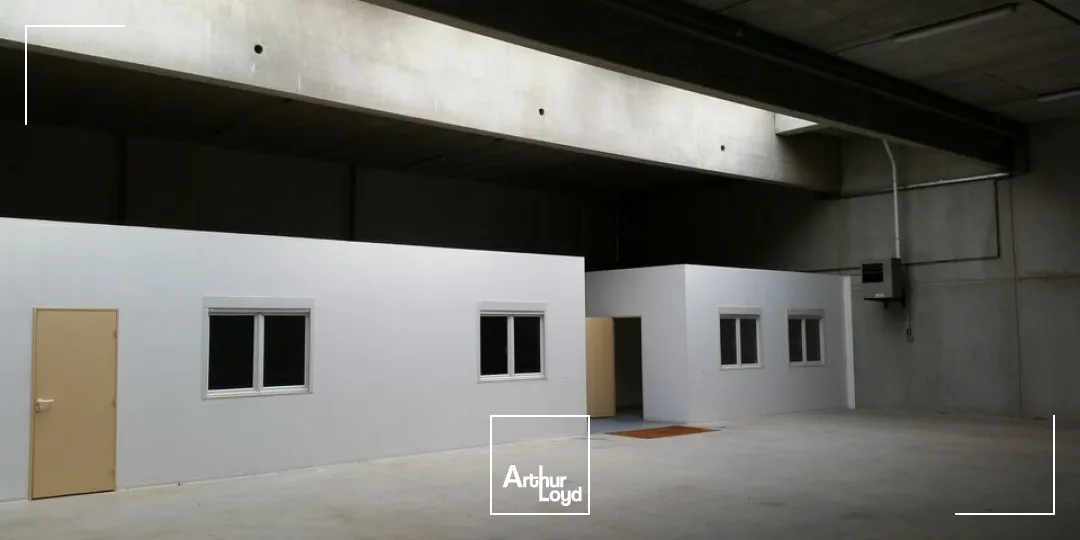 LOCAL D'ACTIVITE - ENTREPOT à LOUER de 735 m²