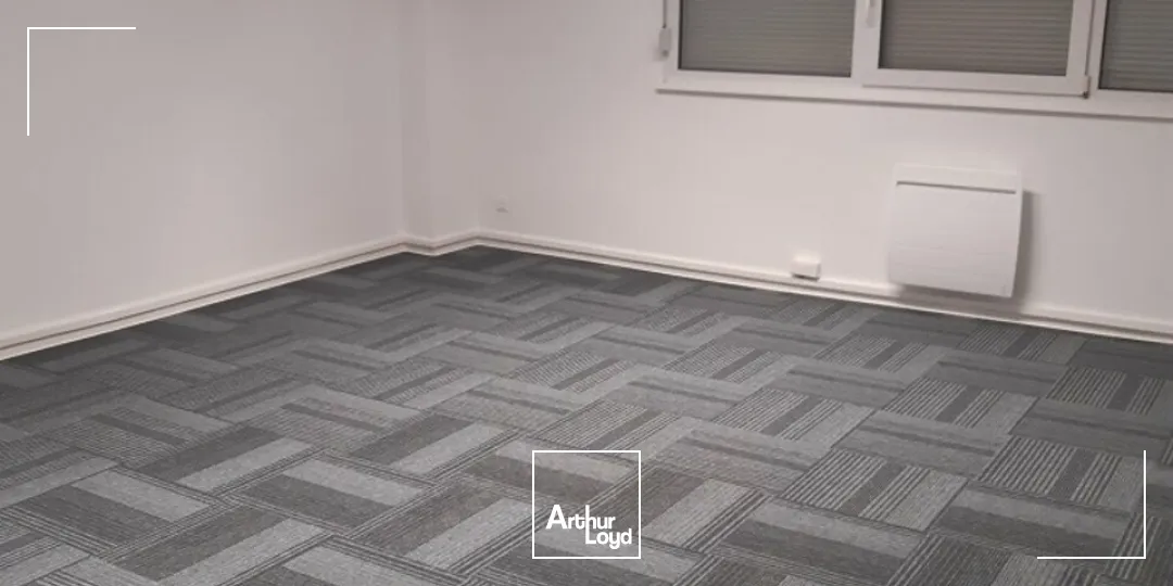 LOCAL D'ACTIVITE - ENTREPOT à LOUER de 735 m²