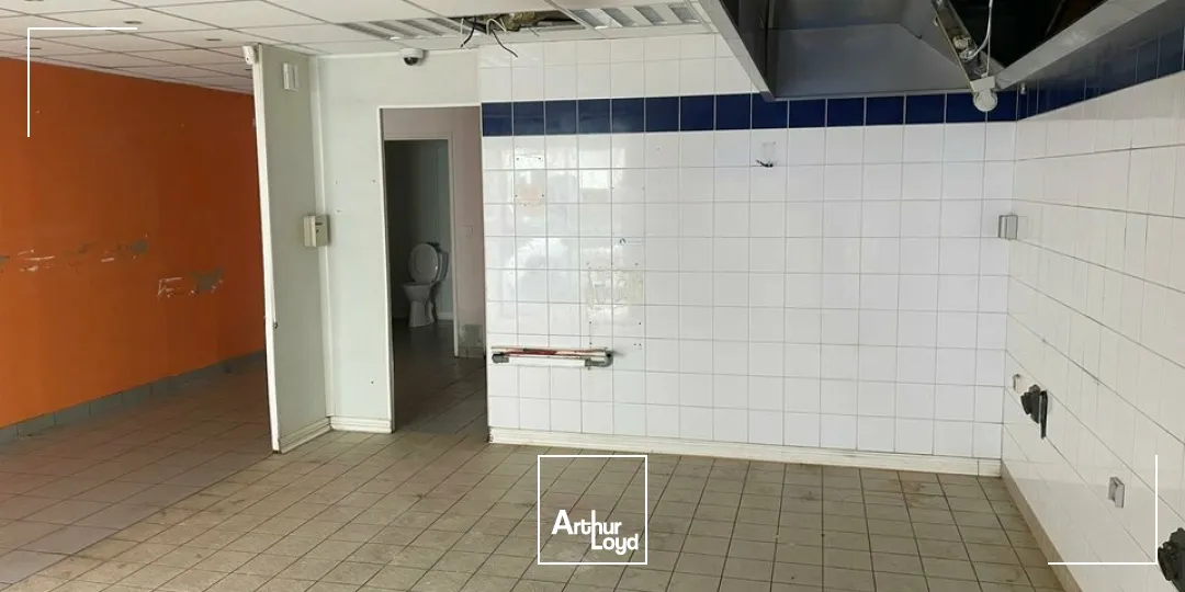 À LOUER  LOCAL COMMERCIAL  CENTRE-VILLE DE LA ROCHE-SUR-YON (85)