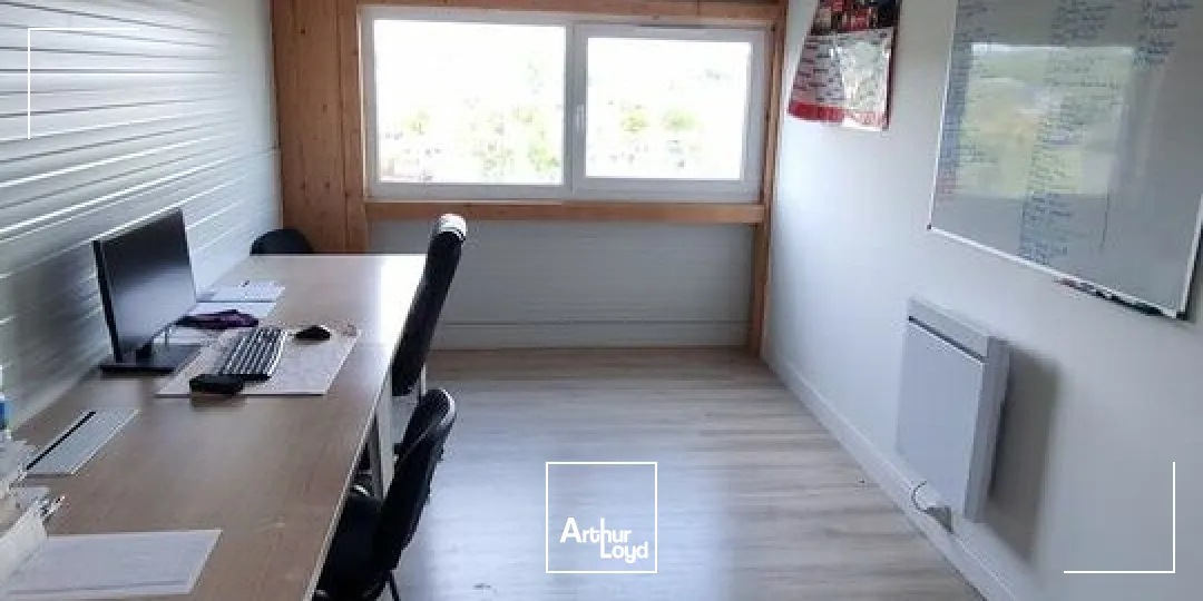 À louer  Poitiers Sud - Local d'activité de 145 m² dans une zone économique dynamique avec excellente accessibilité