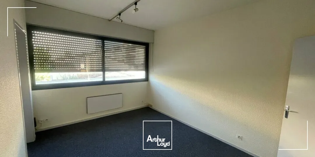 LA ROCHE-SUR-YON  LOCAL COMMERCIAL DE 166M² - A LOUER