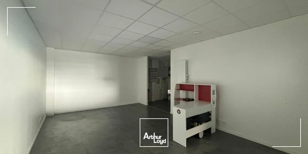 À louer  Local d'activité 509 m²  La Roche-sur-Yon (Zone Sud)