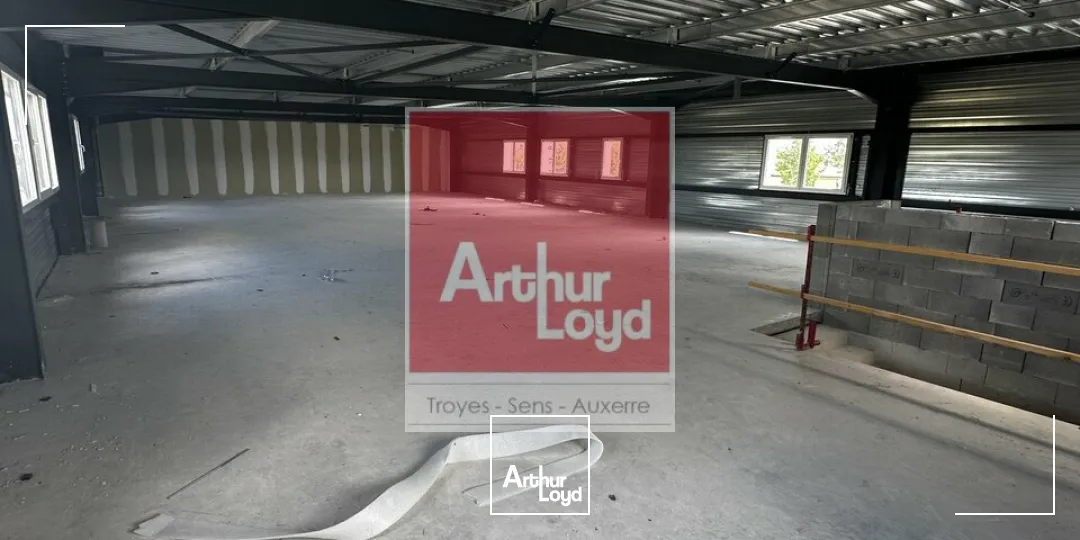 Bureaux avec espace de stockage - Savipol