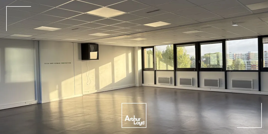 Bureaux à louer à Villeneuve d'Ascq - Secteur Heron Parc/ Auchan V2. Bureaux au loyer attractif avec de nombreux parkings à disposition sur le site ! 