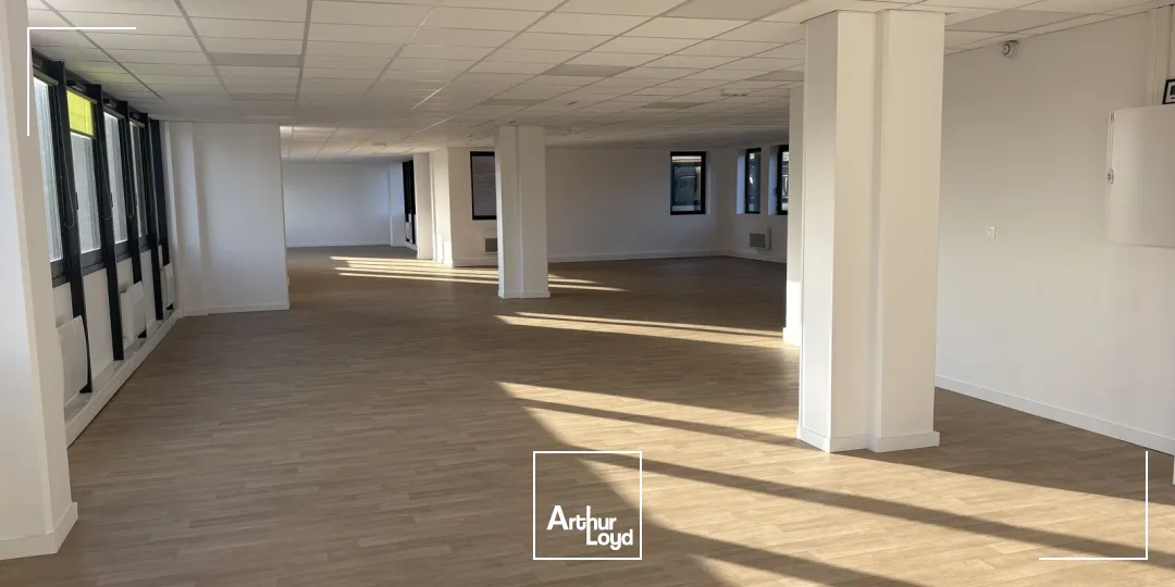 Bureaux à louer à Villeneuve d'Ascq - Secteur Heron Parc/ Auchan V2. Bureaux au loyer attractif avec de nombreux parkings à disposition sur le site ! 