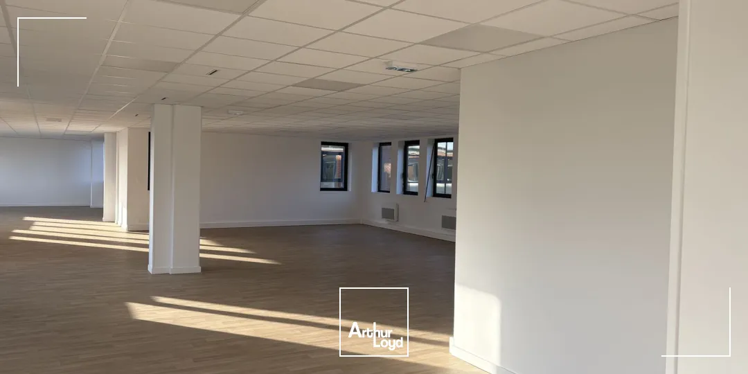 Bureaux à louer à Villeneuve d'Ascq - Secteur Heron Parc/ Auchan V2. Bureaux au loyer attractif avec de nombreux parkings à disposition sur le site ! 