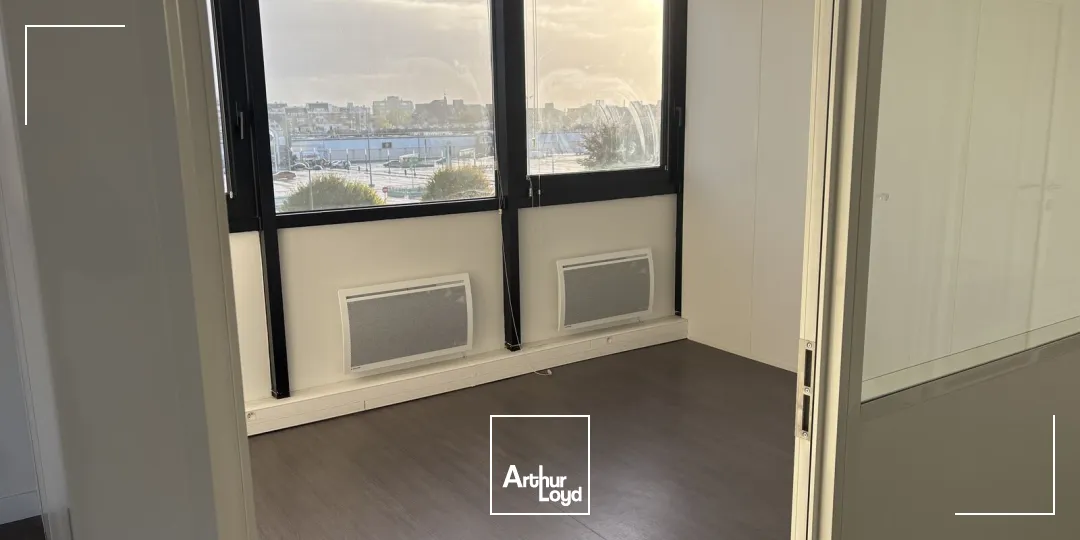 Bureaux à louer à Villeneuve d'Ascq - Secteur Heron Parc/ Auchan V2. Bureaux au loyer attractif avec de nombreux parkings à disposition sur le site ! 