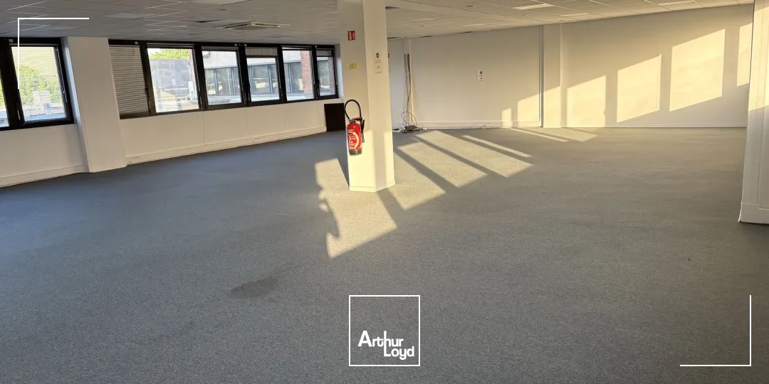 Bureaux à louer à Villeneuve d'Ascq - Secteur Heron Parc/ Auchan V2. Bureaux au loyer attractif avec de nombreux parkings à disposition sur le site ! 