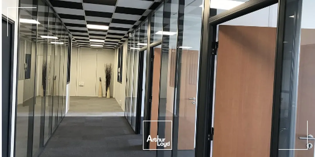 Bureaux de standing dans une ancienne usine alliant cachet industriel et prestations de grandes qualités. Surfaces à louer ou à vendre. 