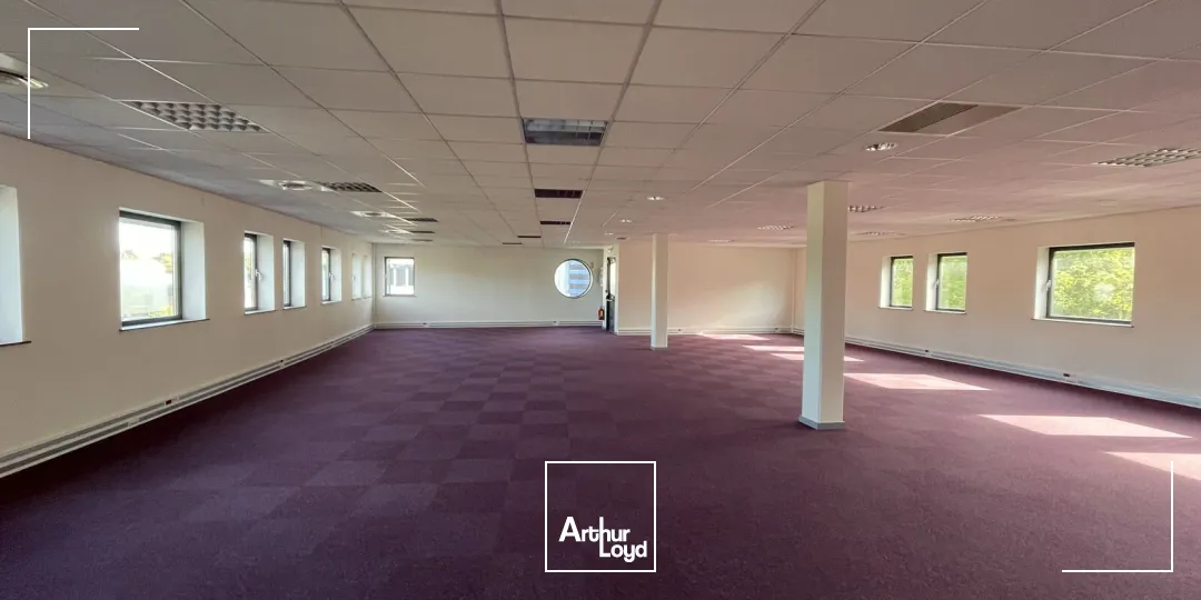 Secteur GRANDS BOULEVARDS, à quelques minutes de Lille.Nous vous proposons dans un Parc tertiaire sécurisé à proximité du Tramway, des axes routiers et du Carrefour Wasquehal, plusie...