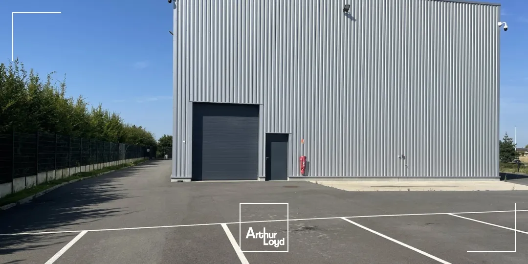 EN VENTE - ENSEMBLE IMMOBILIER D'EXCEPTION À USAGE MIXTE EN SORTIE D'AUTOROUTE - STEENVOORDE