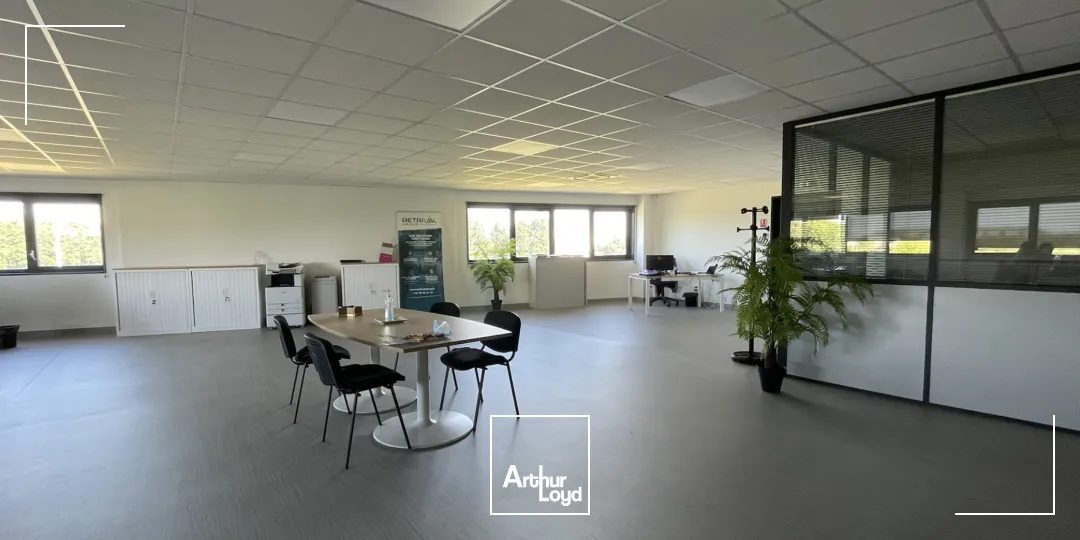 EN VENTE - ENSEMBLE IMMOBILIER D'EXCEPTION À USAGE MIXTE EN SORTIE D'AUTOROUTE - STEENVOORDE